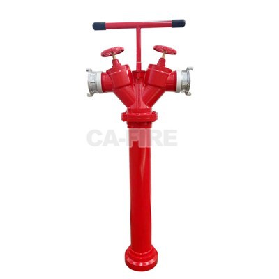 Dvojcestný stĺpový požiarny hydrant na hasenie požiarov